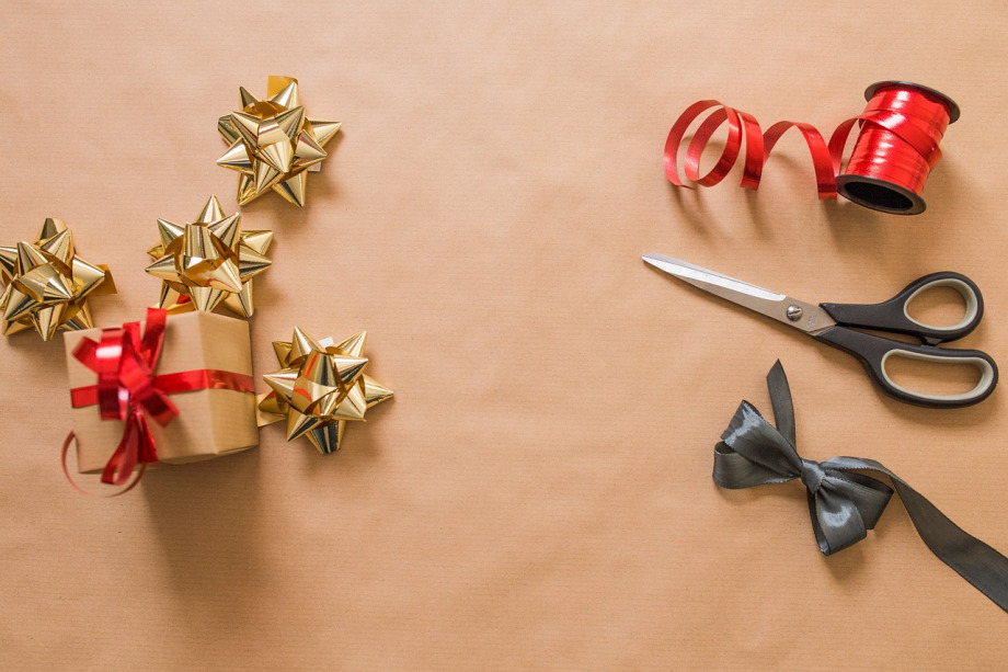 Beautifully wrapped Voshaarnooi gifts